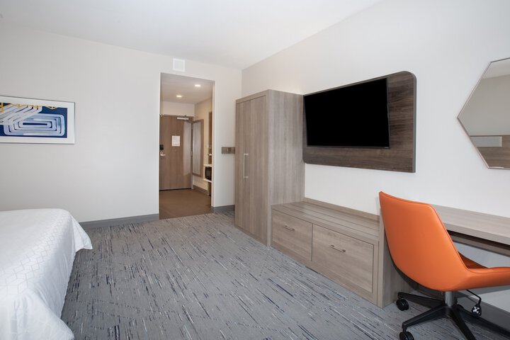 Room 25 of 51