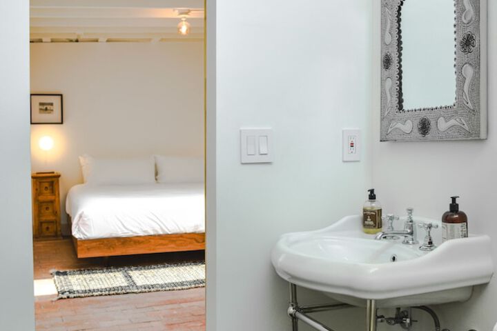 Room 2 of 75