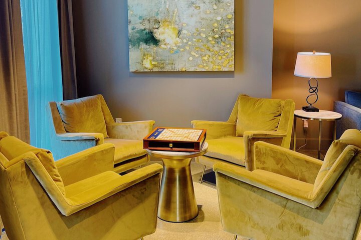Art House Hotel and Suites