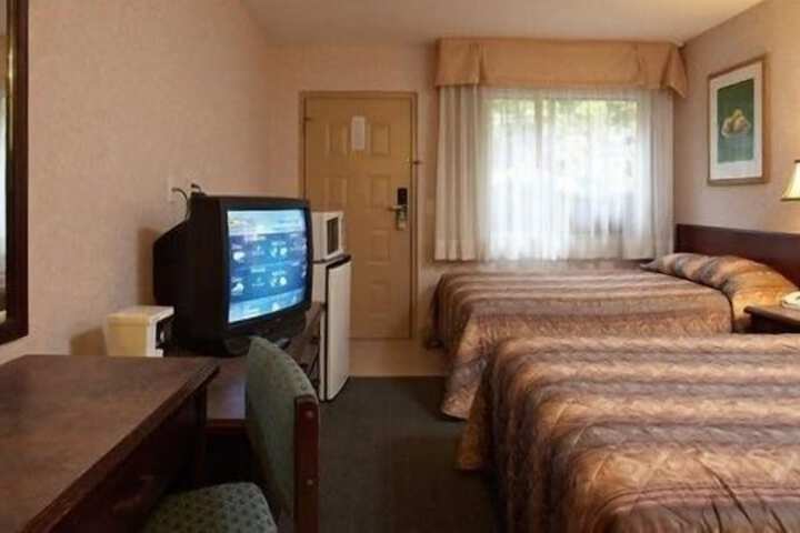 Langley Hwy Hotel