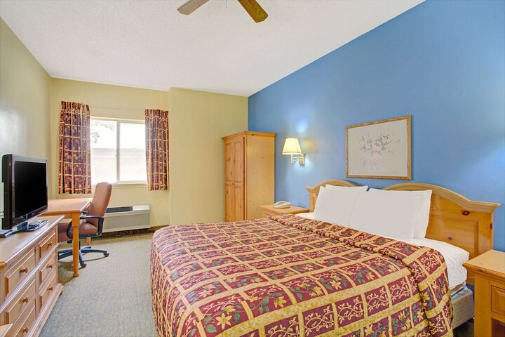 Room 11 of 27