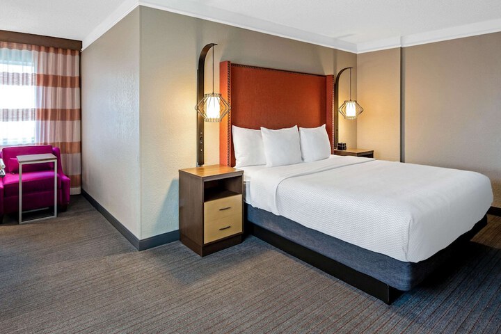 Room 28 of 32