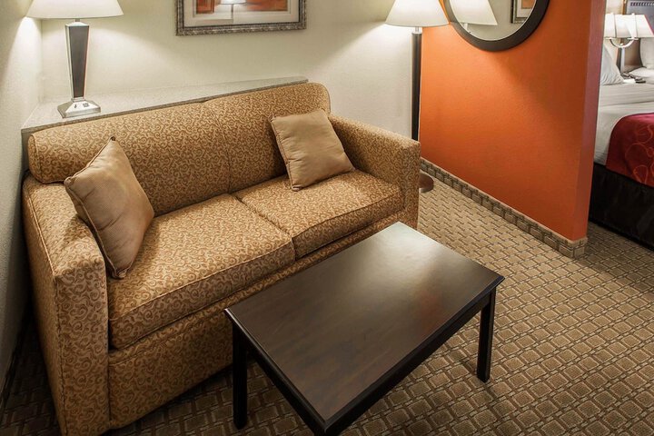 Comfort Suites Bloomington I-55 and I-74