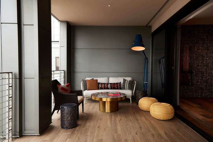 Room 52 of 85