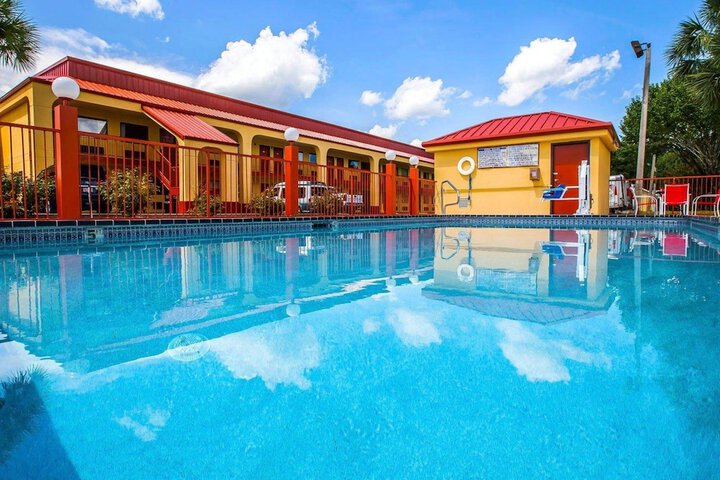 Pool 10 of 44