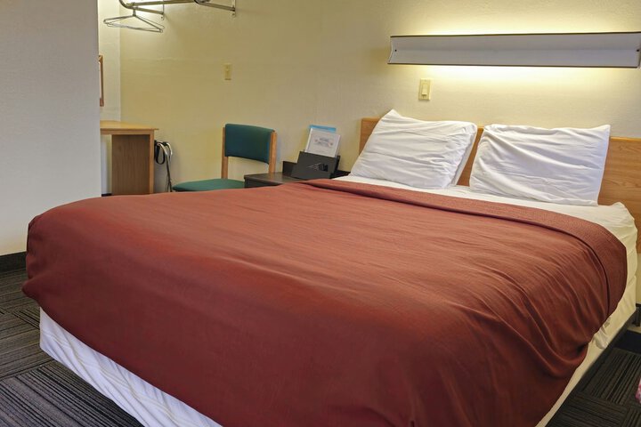 Room 30 of 46