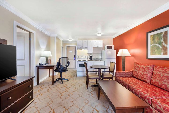 Best Western Plus Mirage Hotel & Resort