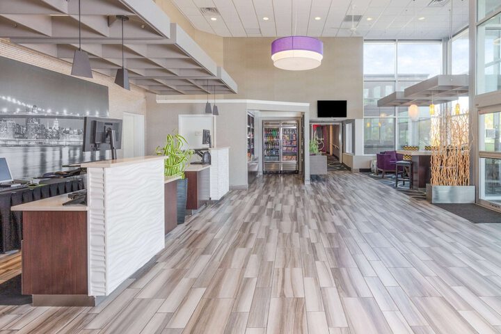 La Quinta Inn & Suites by Wyndham Clifton / Rutherford