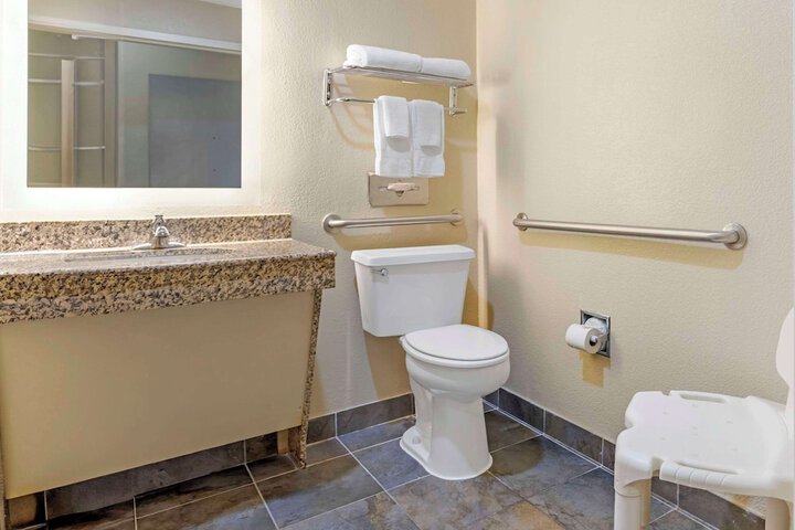 Comfort Inn Meridian - Bonita Lakes