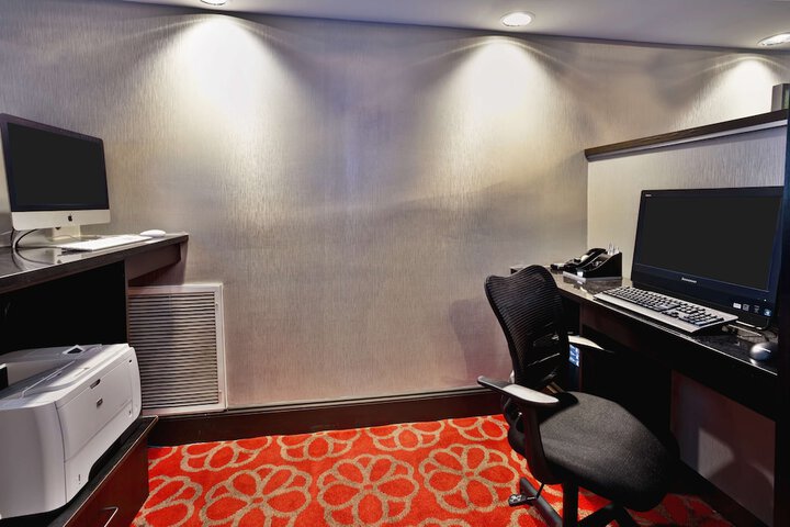 Business Center 26 of 27