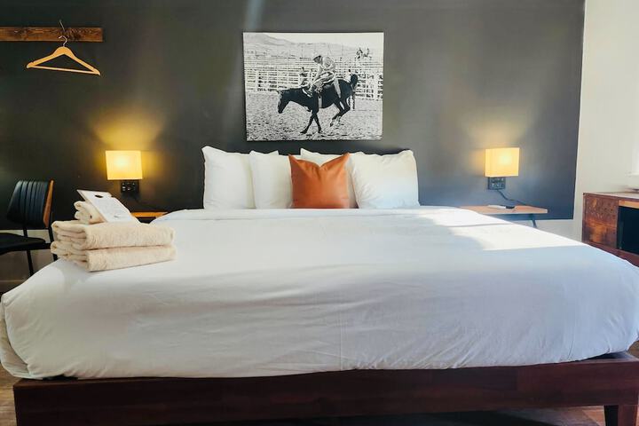 Elk Antler Inn