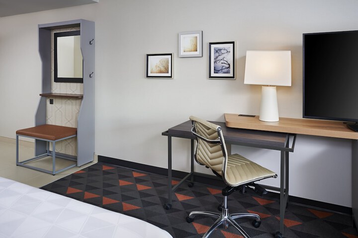 Holiday Inn Hotel & Suites Oakville at Bronte by IHG