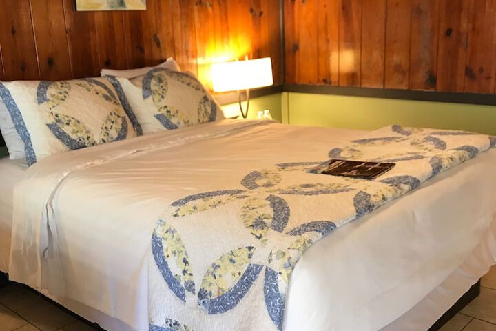 The Riverside Lodge at Chimney Rock