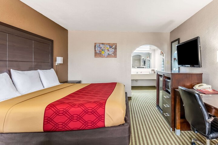 Room 10 of 24