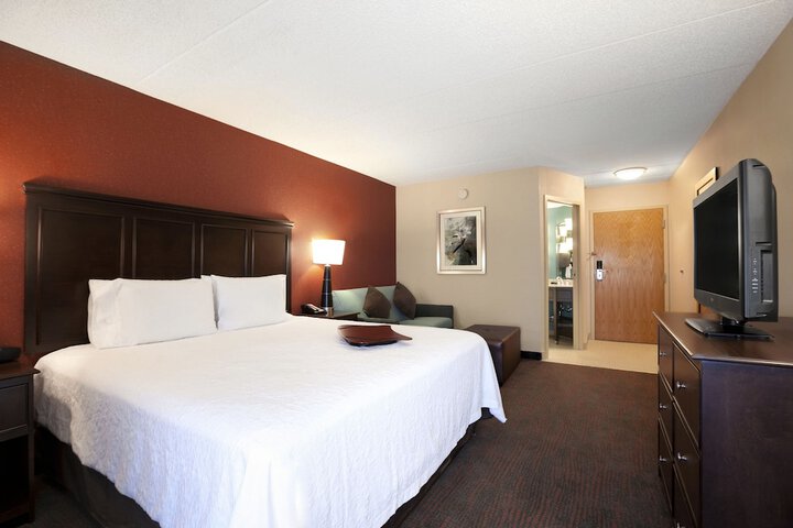 Room 8 of 28
