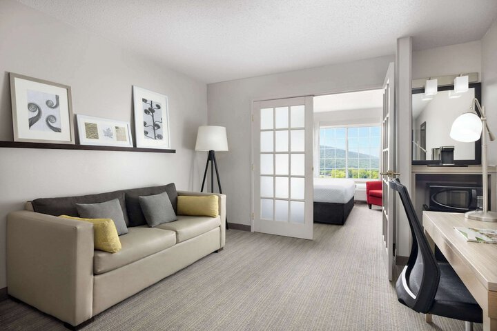 Country Inn & Suites by Radisson Big Flats (Elmira), NY