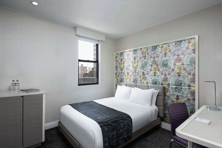 Room 11 of 82