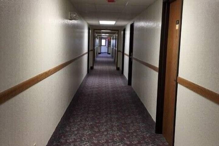 Clarion Hometown Inn