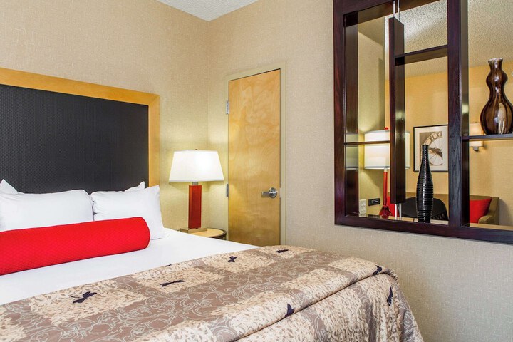 Room 6 of 37