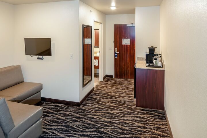 Room 28 of 35