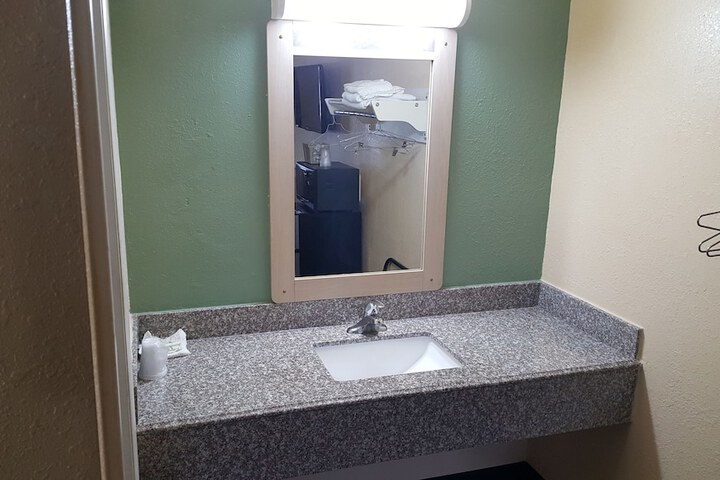 Room 21 of 31