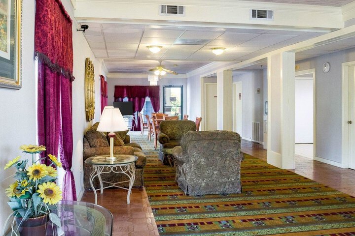 Econo Lodge Canton I-55
