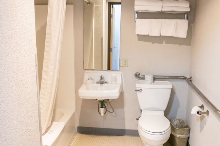 Room 16 of 33