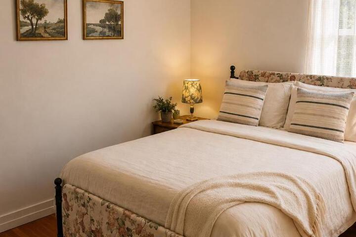 2-Bedroom Suite in the Heart of Downtown