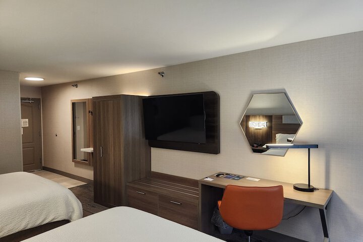 Room 17 of 38