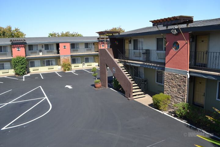 Days Inn & Suites by Wyndham Lodi
