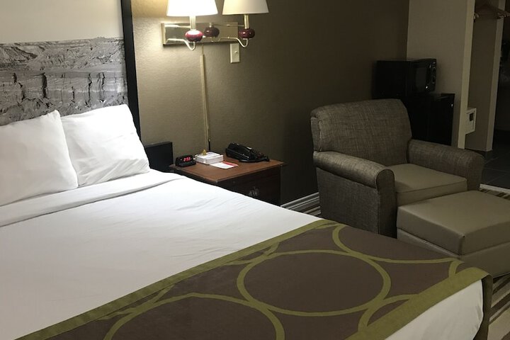 Room 11 of 24
