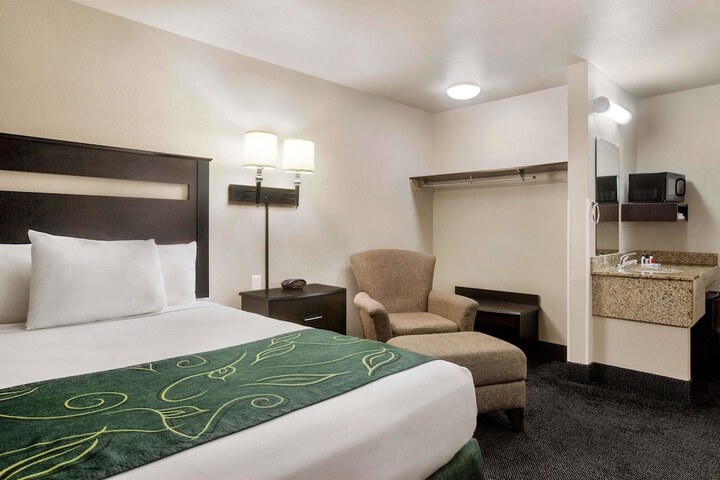 Room 6 of 20