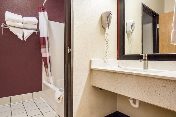 Red Roof Inn St. Louis - Troy IL