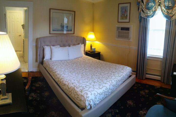Room 4 of 36