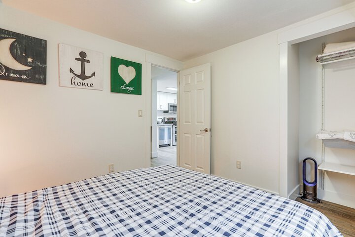Walk to Beach & Lake Access: Cozy Redmond Apt!