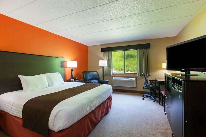 Room 8 of 16