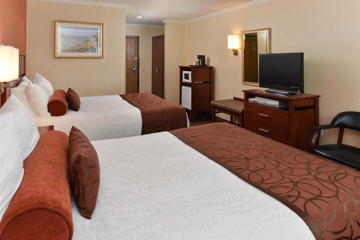 Best Western Plus Landmark Inn