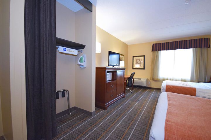 Room 9 of 32