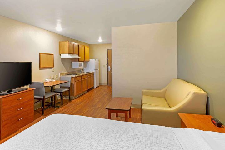 Room 11 of 28