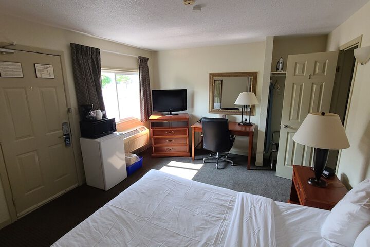 Room 8 of 14