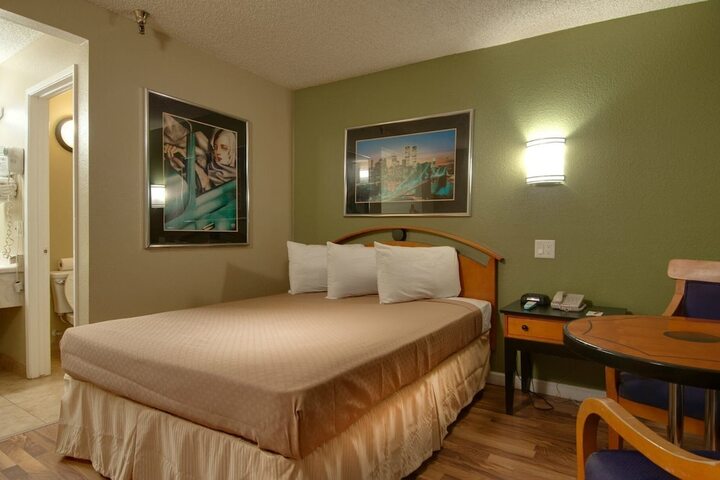 Room 12 of 24