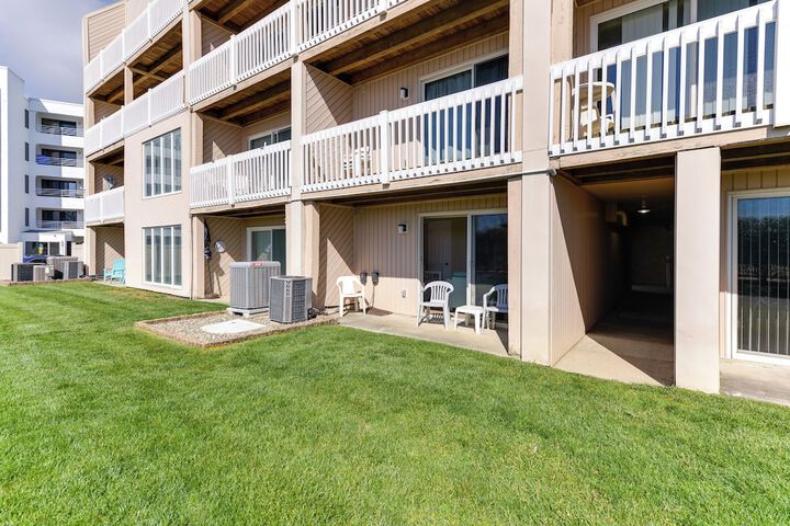 Brigantine Condo w / Beach Access & Pool Views