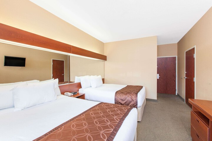 Room 6 of 16