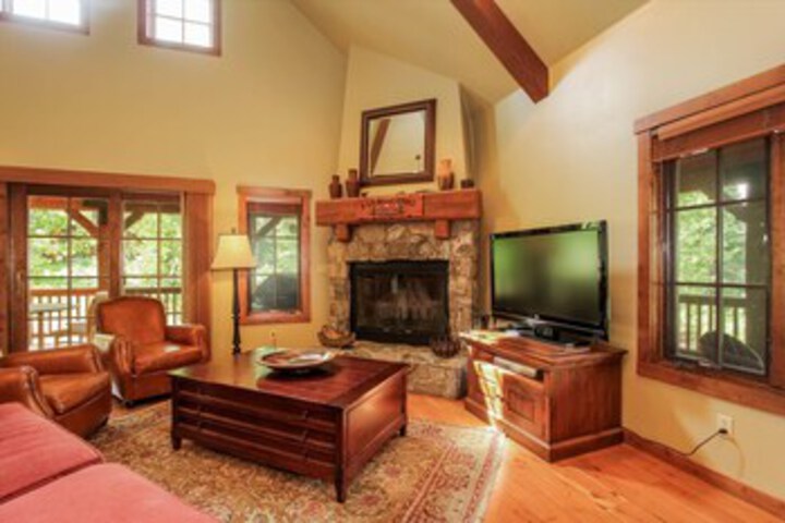 Discovery Chalet 374 - Three Bedroom Cabin
