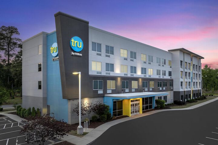 Tru by Hilton Fayetteville I-95 NC