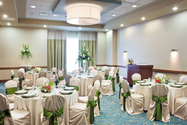 Ballroom/Hall 74 of 82