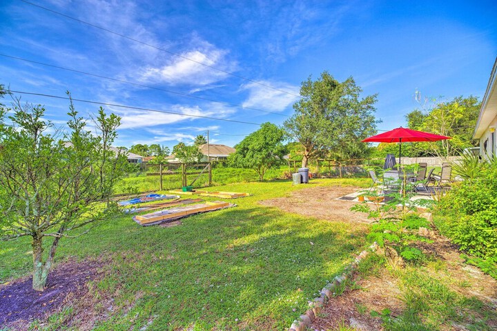 banzai Palm Bay Home Near Parks & Beaches!