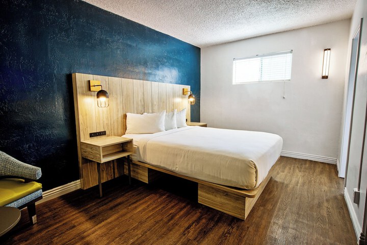 Room 15 of 30