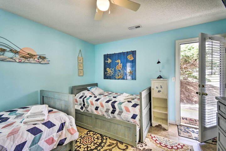 Home w / Deck in Corolla Light: Walk to Beach!