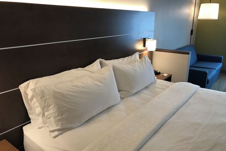 Holiday Inn Express & Suites Hannibal - Medical Center by IHG